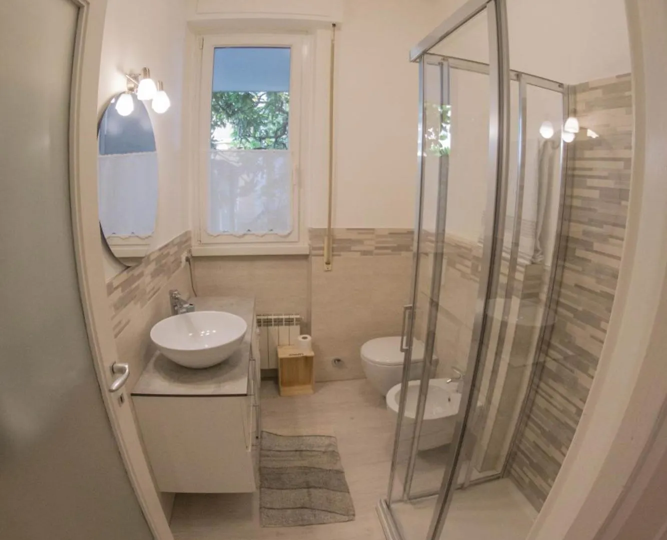 Апартаменты Lake Haven, Cosy Suite Just Steps From Lake, Newly-Renovated! Лекко