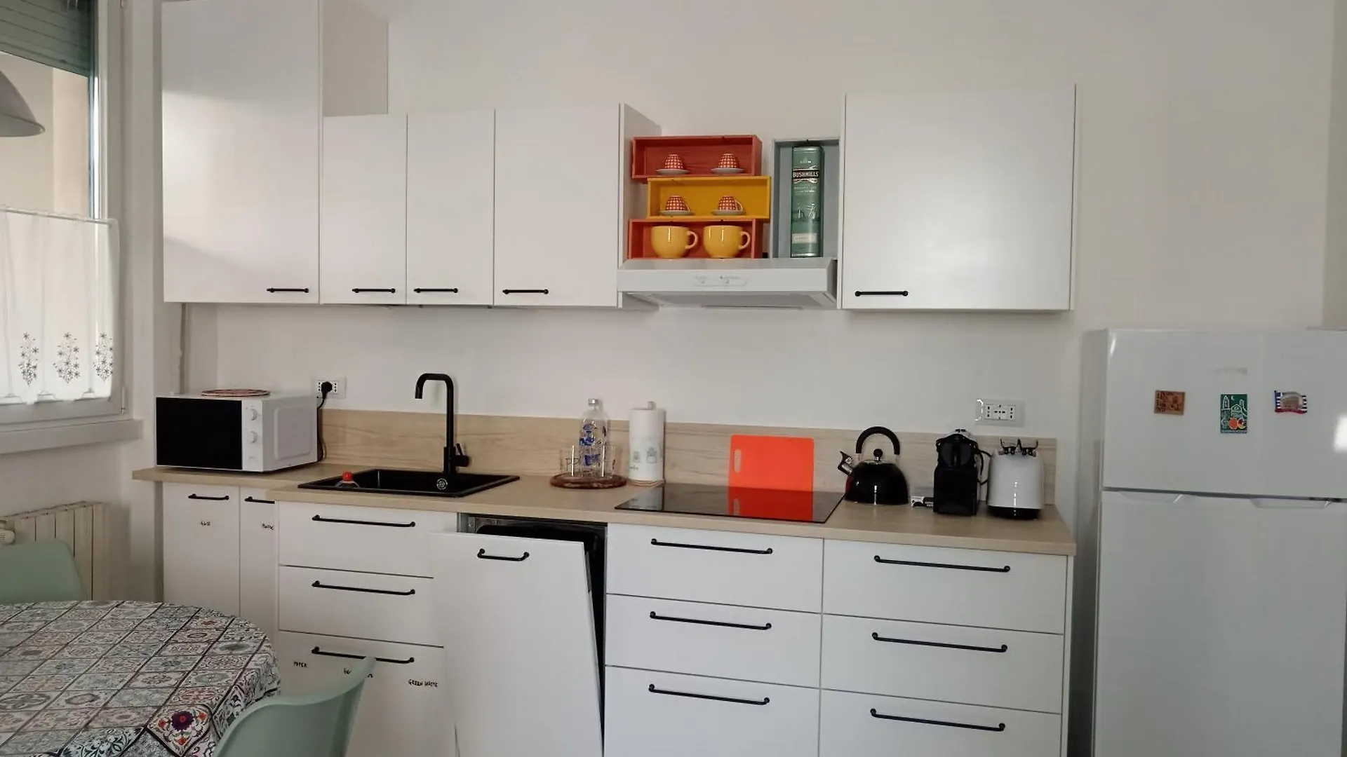 Lake Haven, Cosy Suite Just Steps From Lake, Newly-Renovated! Лекко Апартаменты